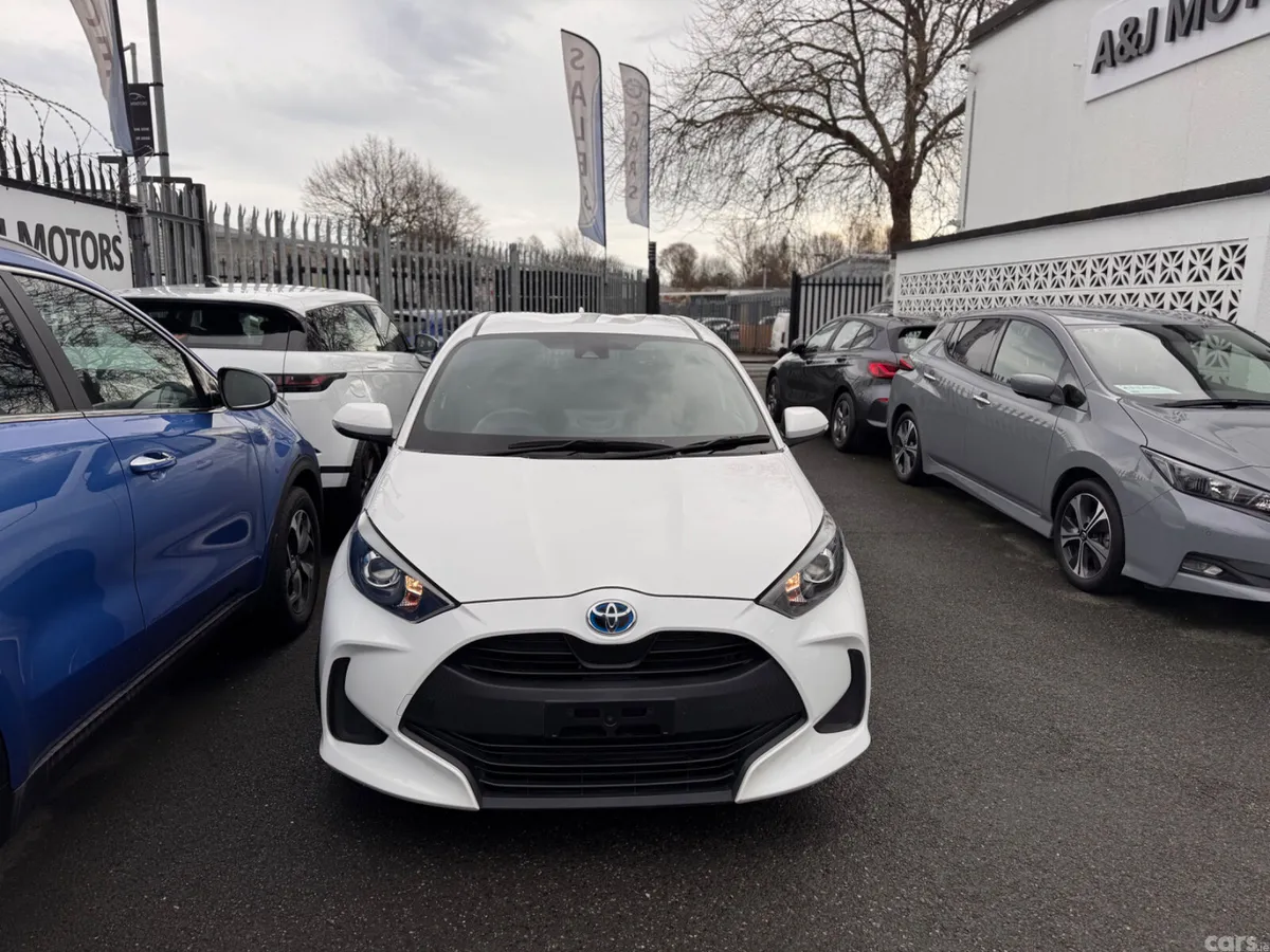 Toyota Yaris Hatchback, Petrol Hybrid, 2020, White