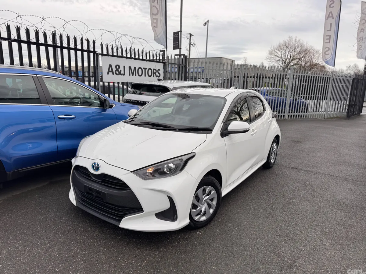 Toyota Yaris Hatchback, Petrol Hybrid, 2020, White
