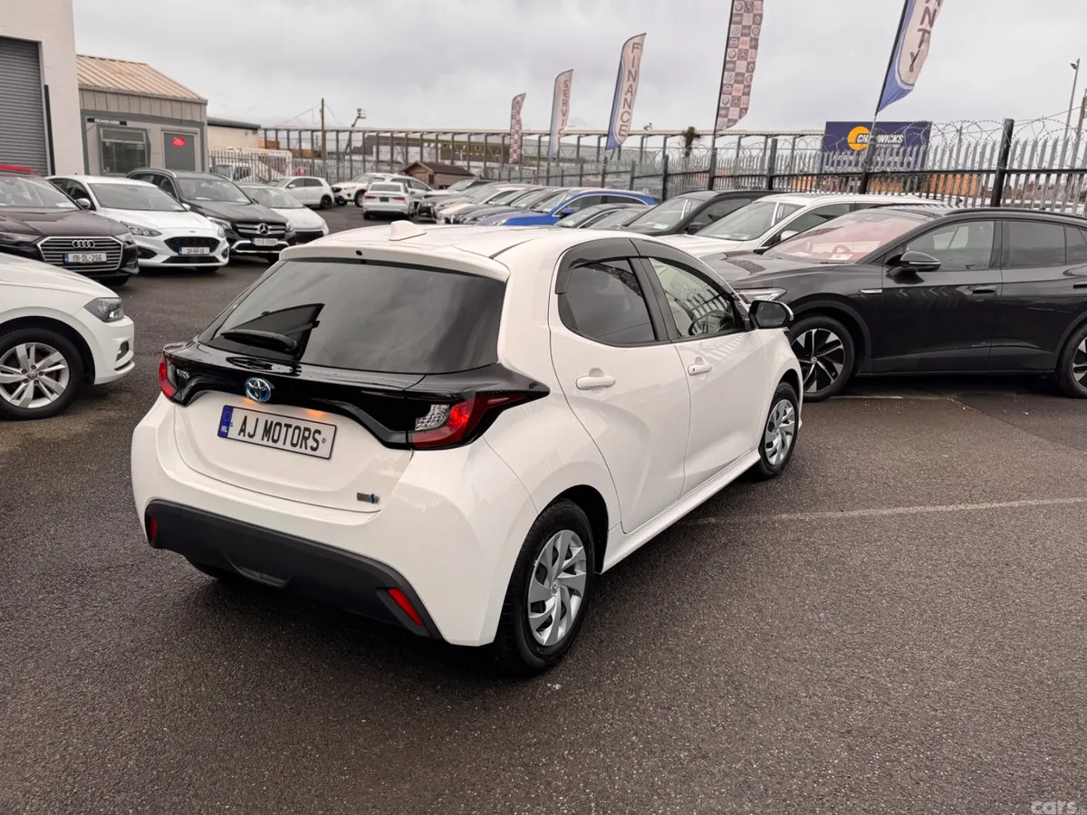 Toyota Yaris Hatchback, Petrol Hybrid, 2020, White