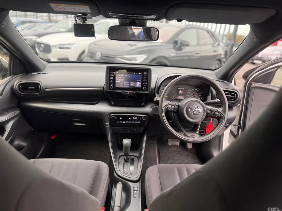 Toyota Yaris Hatchback, Petrol Hybrid, 2020, White
