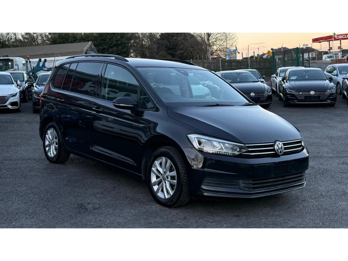 Volkswagen Touran MPV, Petrol, 2016, Black