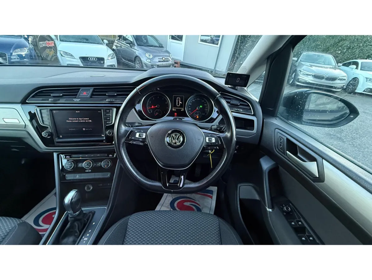 Volkswagen Touran MPV, Petrol, 2016, Black