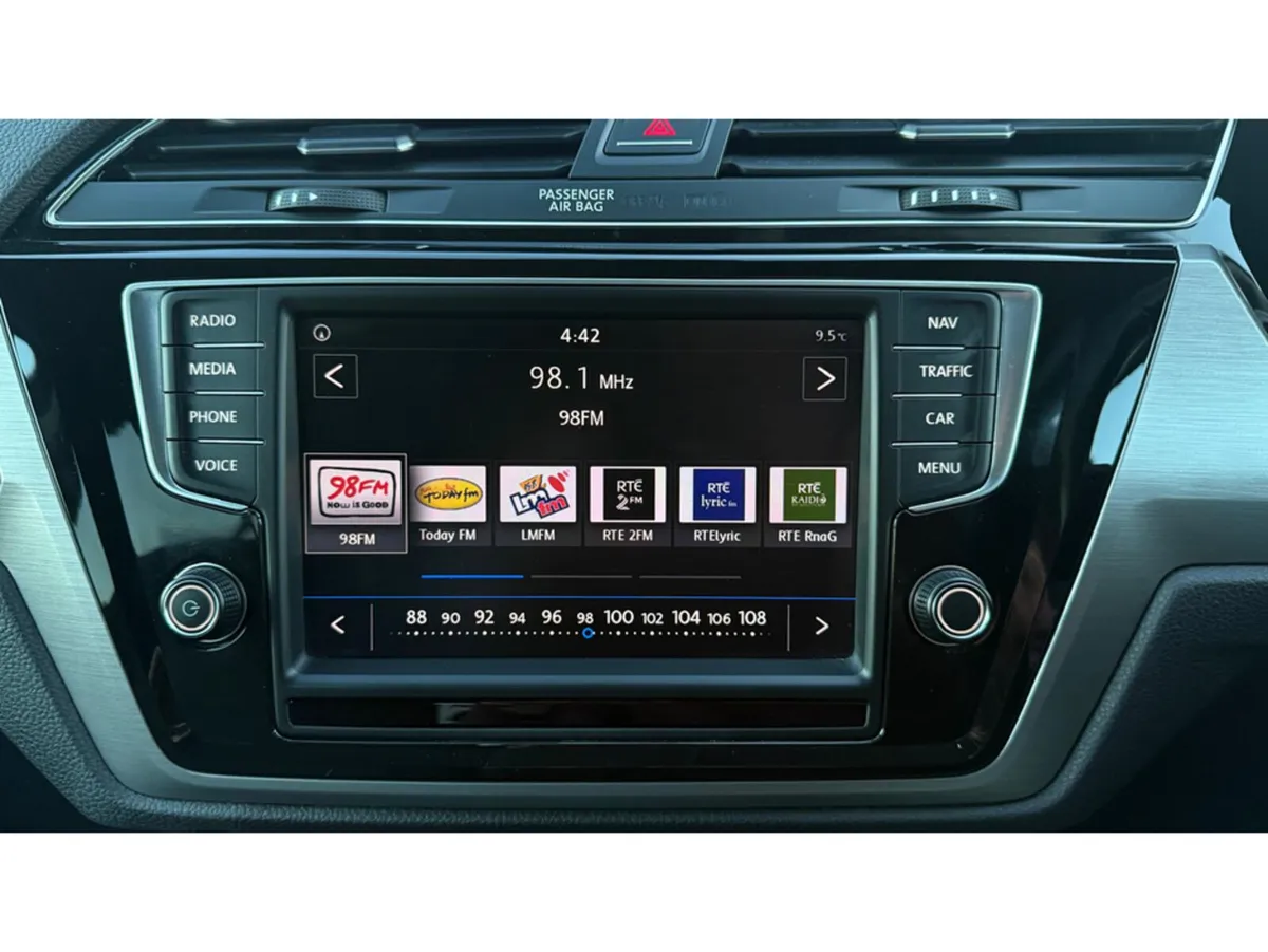 Volkswagen Touran MPV, Petrol, 2016, Black