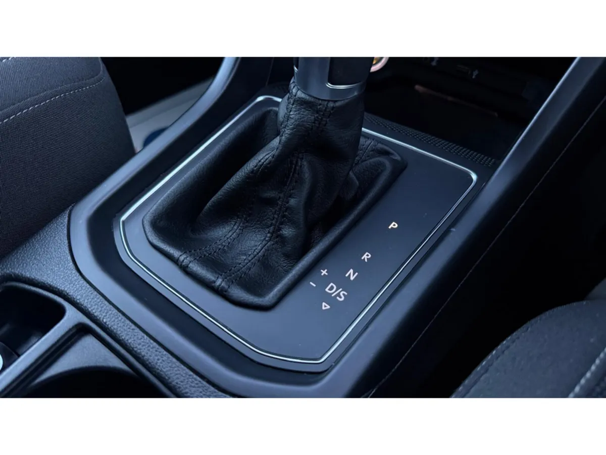 Volkswagen Touran MPV, Petrol, 2016, Black