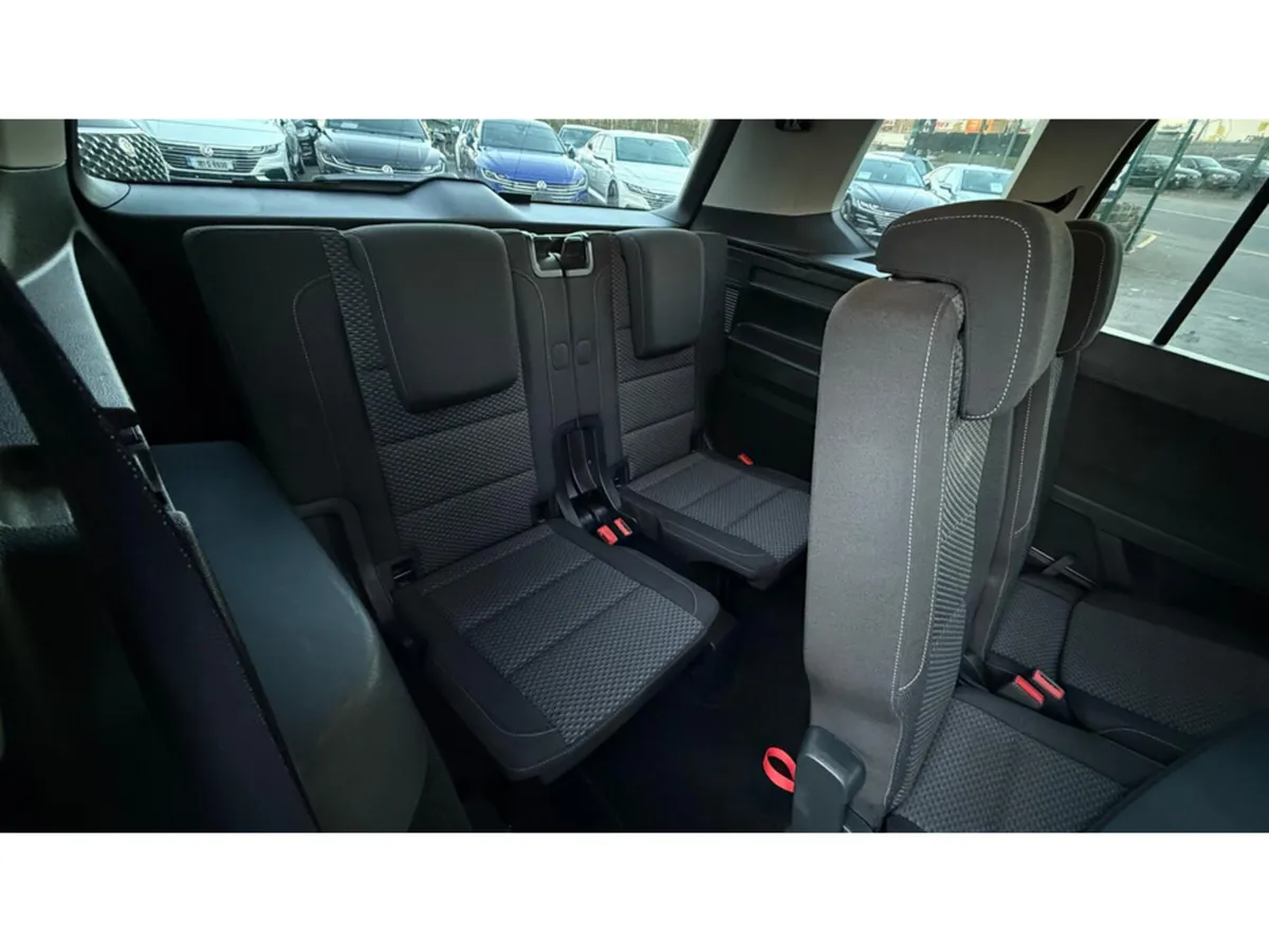 Volkswagen Touran MPV, Petrol, 2016, Black