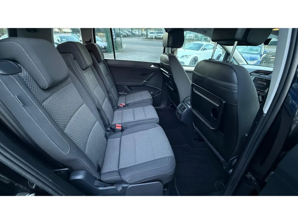 Volkswagen Touran MPV, Petrol, 2016, Black