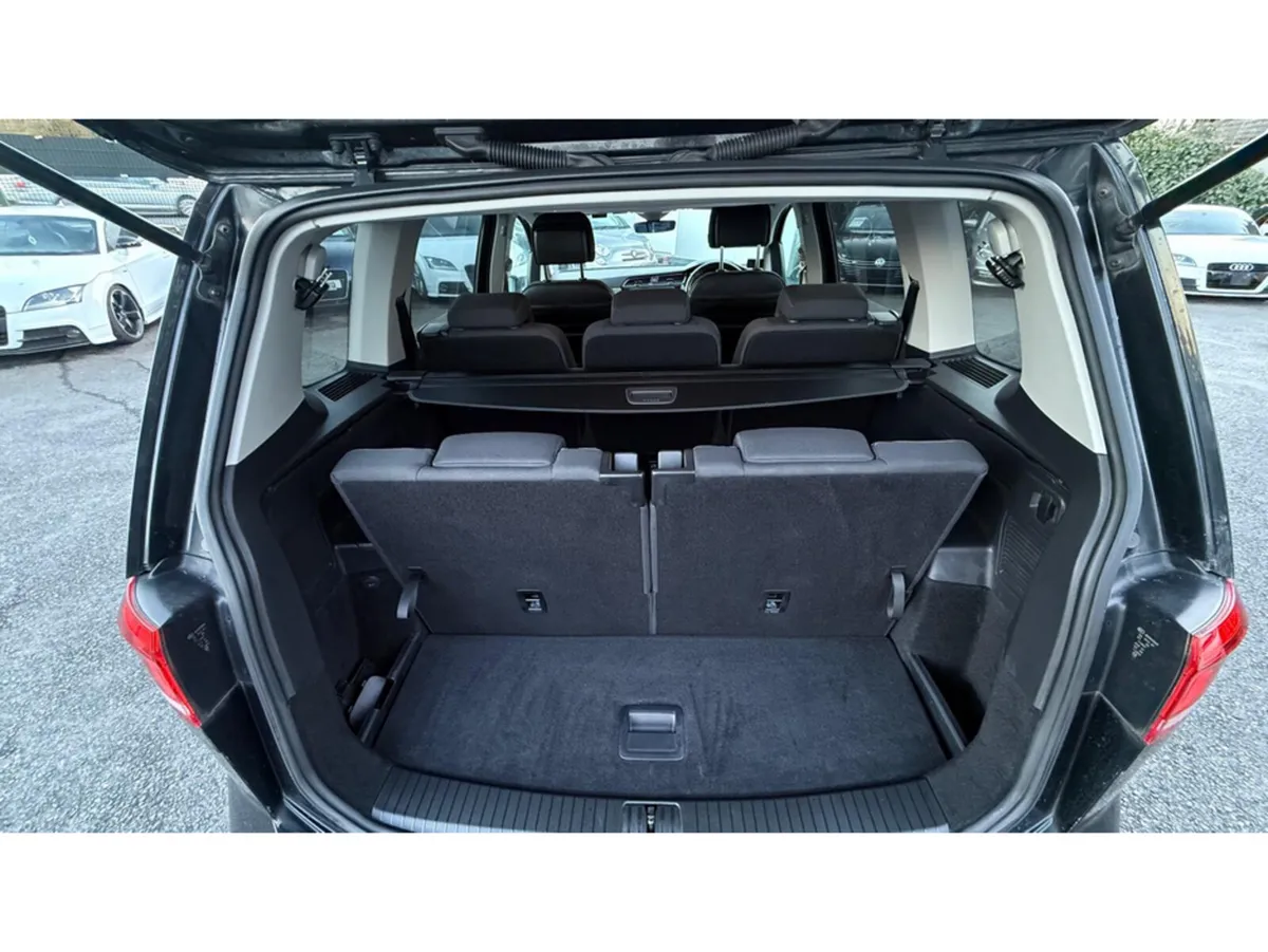 Volkswagen Touran MPV, Petrol, 2016, Black