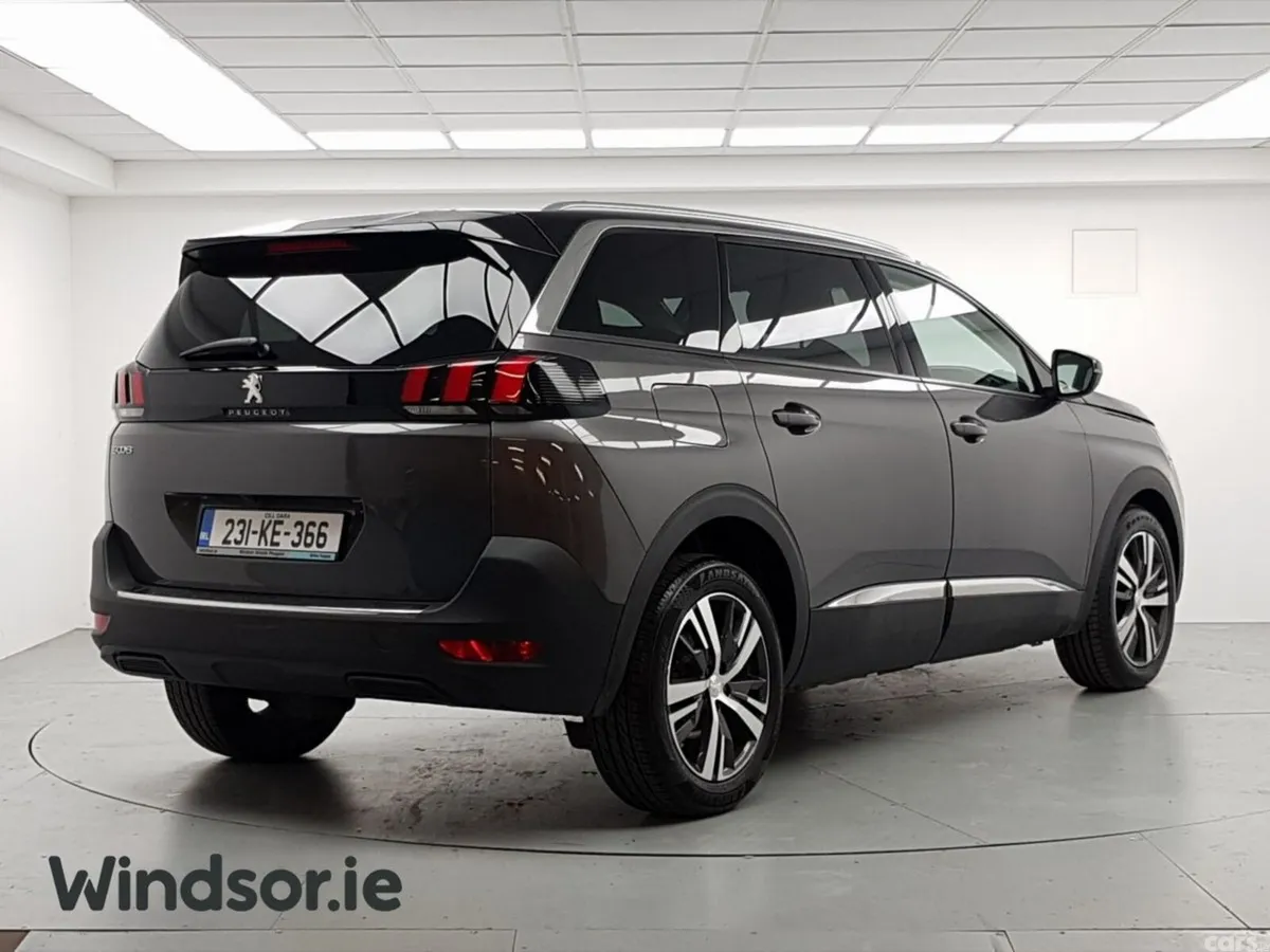 Peugeot 5008 MPV, Petrol, 2023, Grey