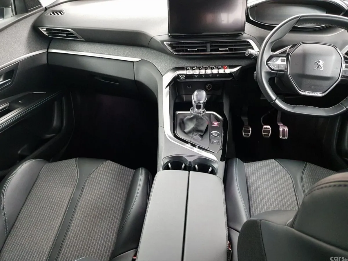 Peugeot 5008 MPV, Petrol, 2023, Grey