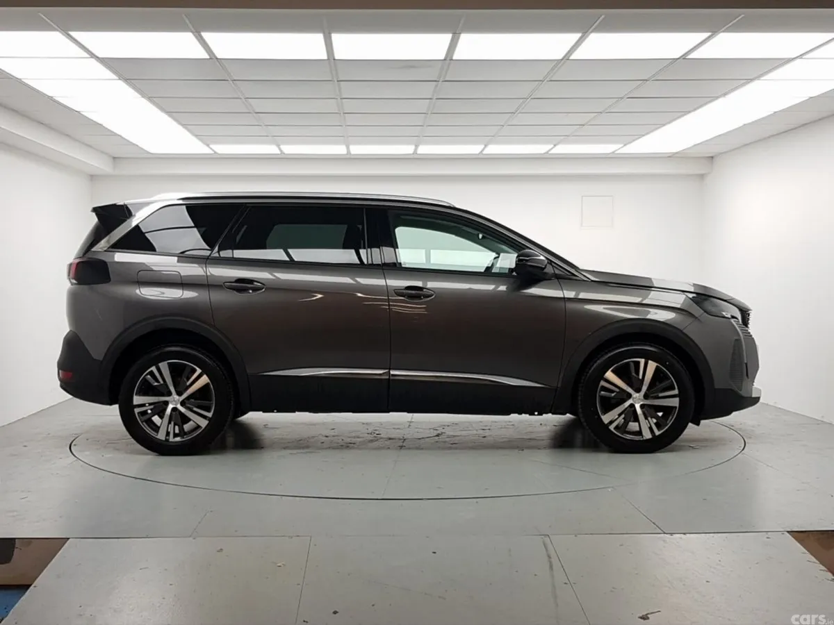 Peugeot 5008 MPV, Petrol, 2023, Grey