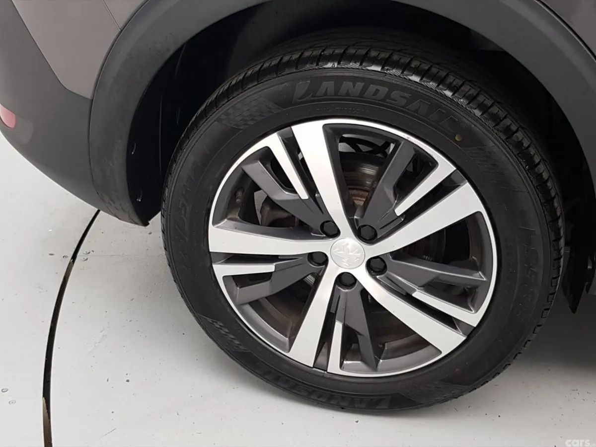 Peugeot 5008 MPV, Petrol, 2023, Grey
