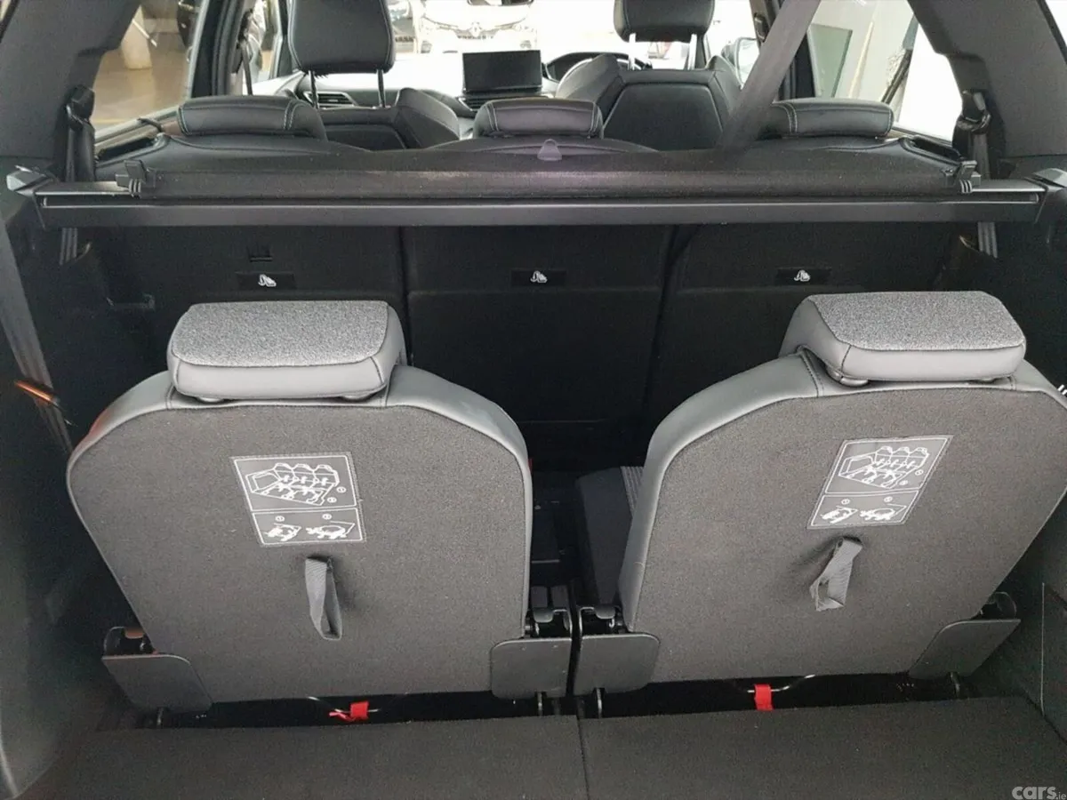 Peugeot 5008 MPV, Petrol, 2023, Grey