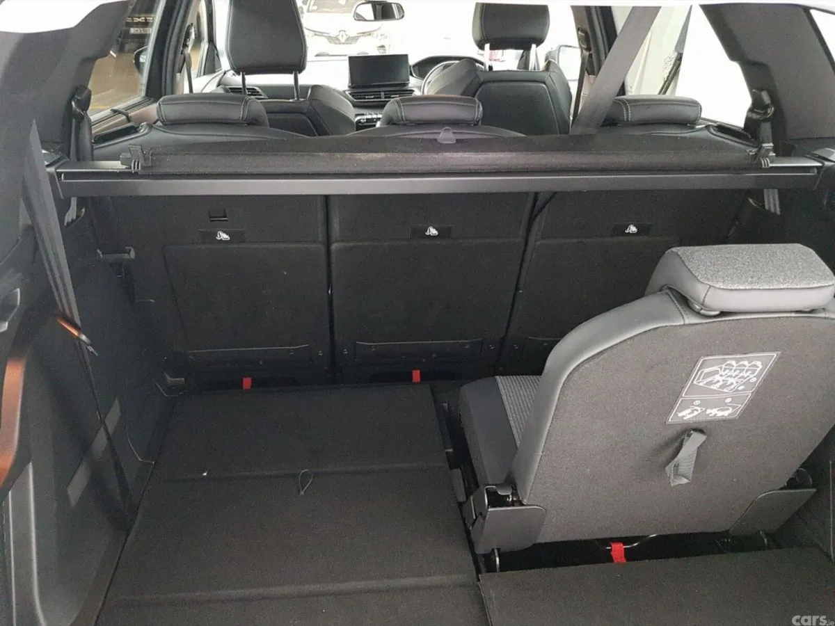 Peugeot 5008 MPV, Petrol, 2023, Grey