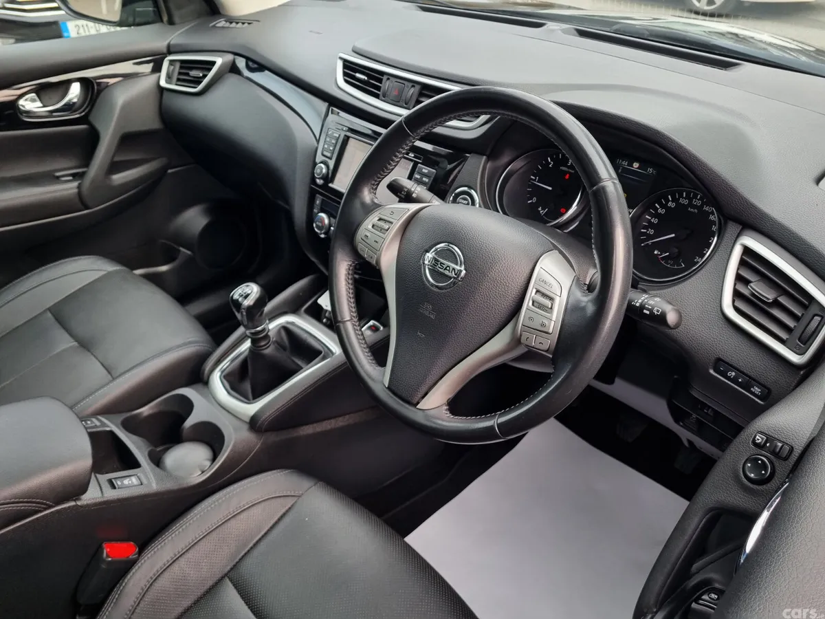 Nissan Qashqai SUV, Diesel, 2017, Brown