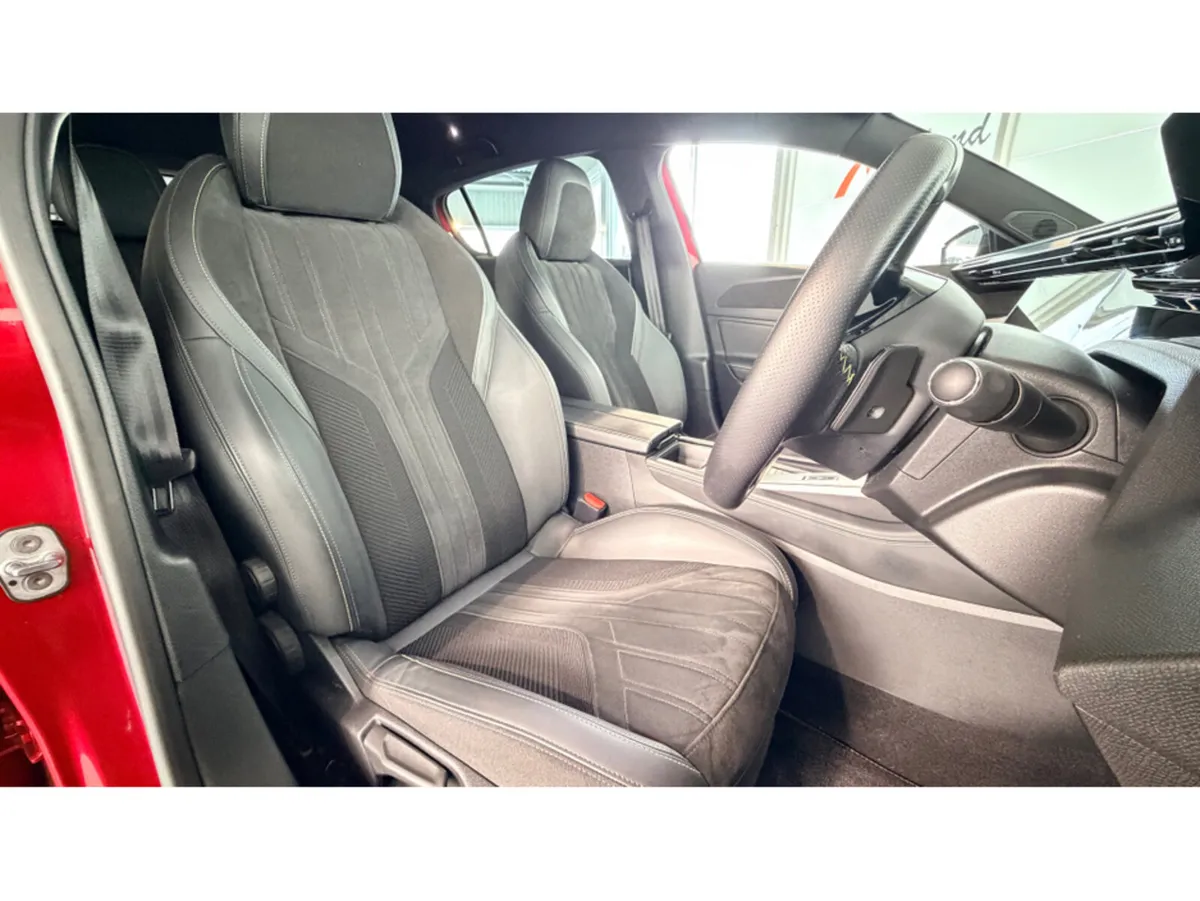 Peugeot 308 Hatchback, Diesel, 2023, Red