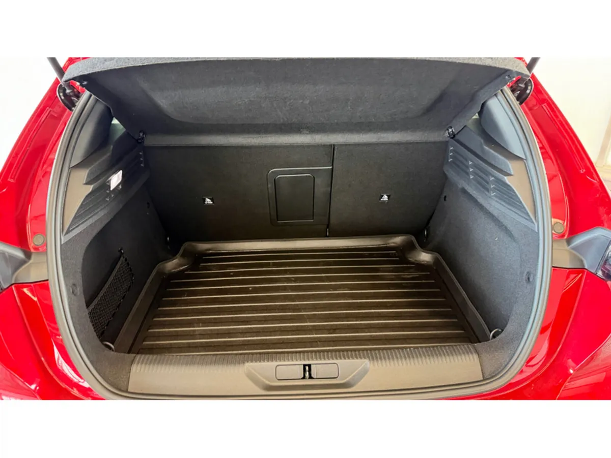Peugeot 308 Hatchback, Diesel, 2023, Red