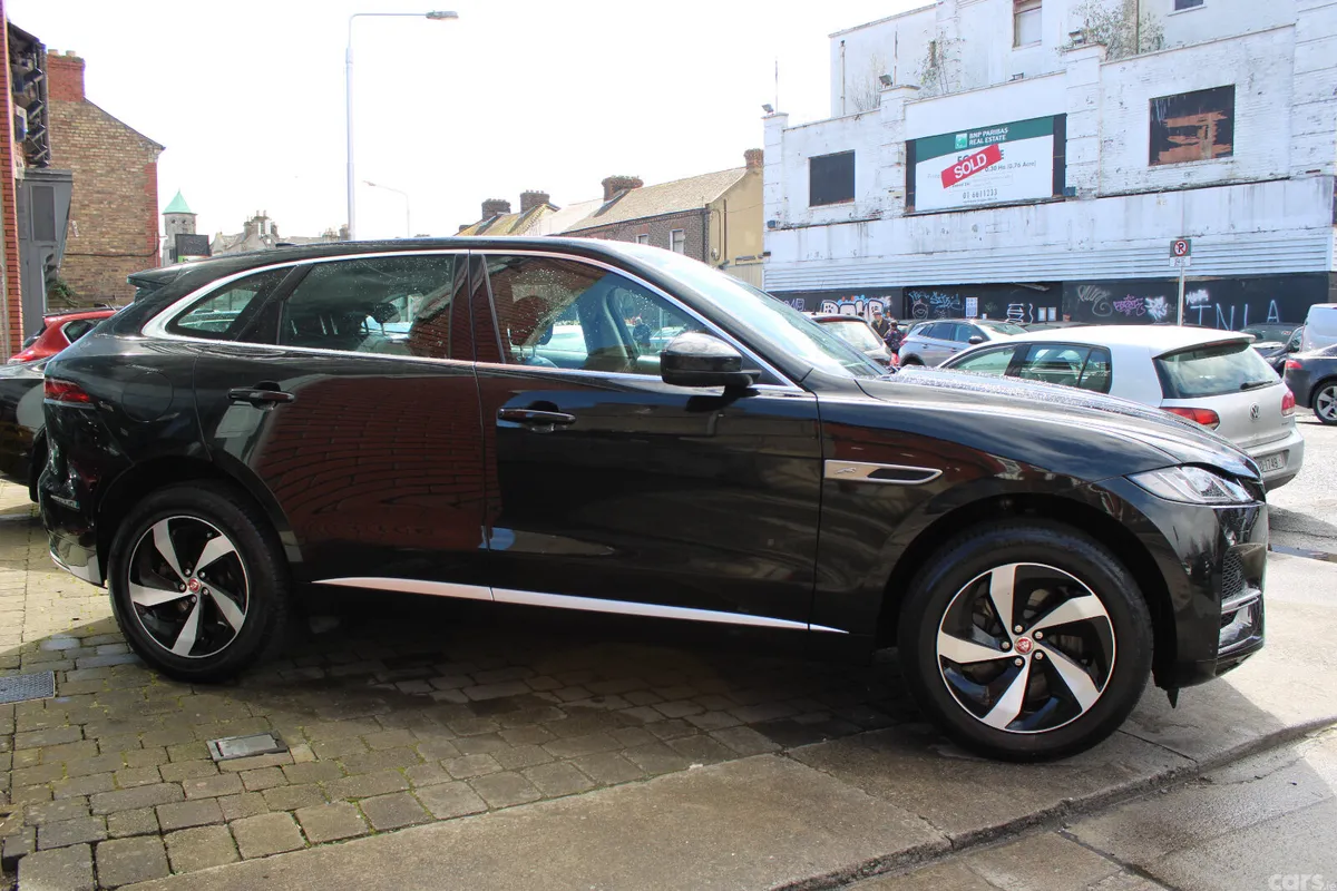 Jaguar F-Pace SUV, Petrol Plug-in Hybrid, 2022, Black