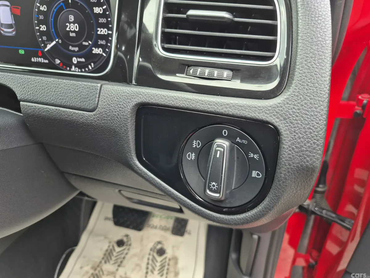 Volkswagen Golf Hatchback, Petrol, 2017, Red
