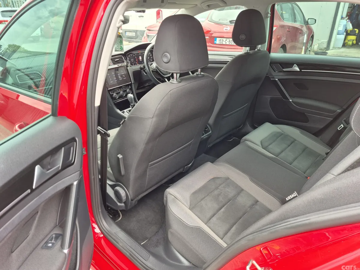 Volkswagen Golf Hatchback, Petrol, 2017, Red