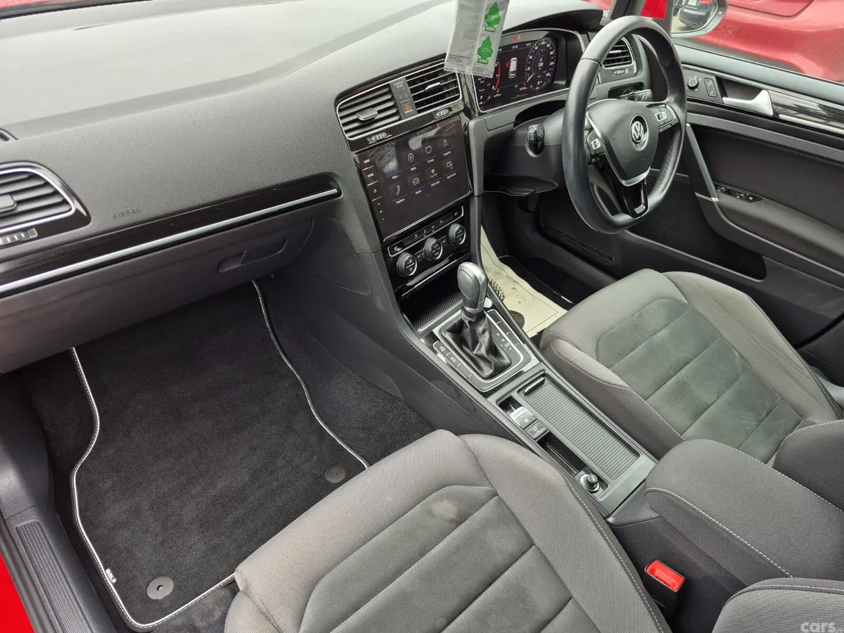 Volkswagen Golf Hatchback, Petrol, 2017, Red