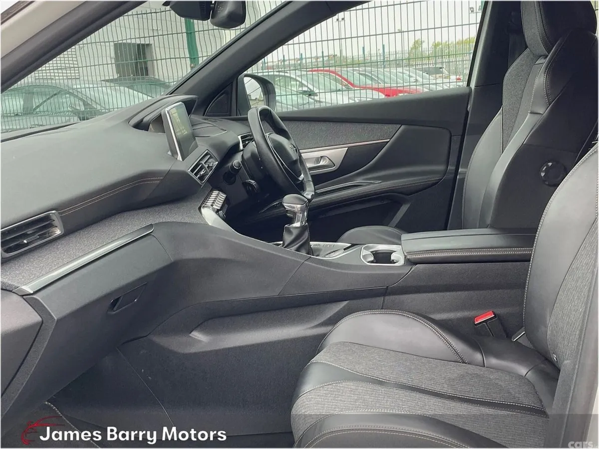 Peugeot 3008 MPV, Petrol, 2018, White