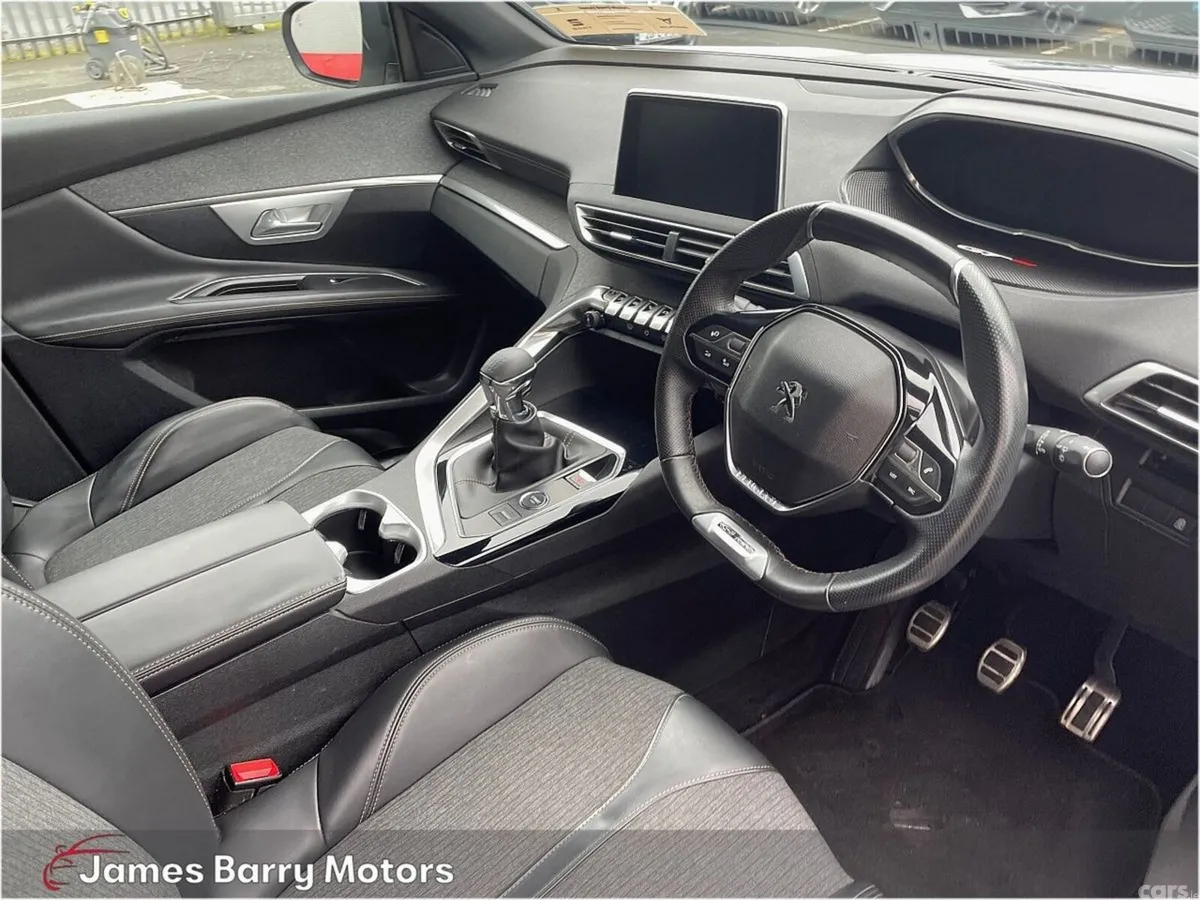 Peugeot 3008 MPV, Petrol, 2018, White