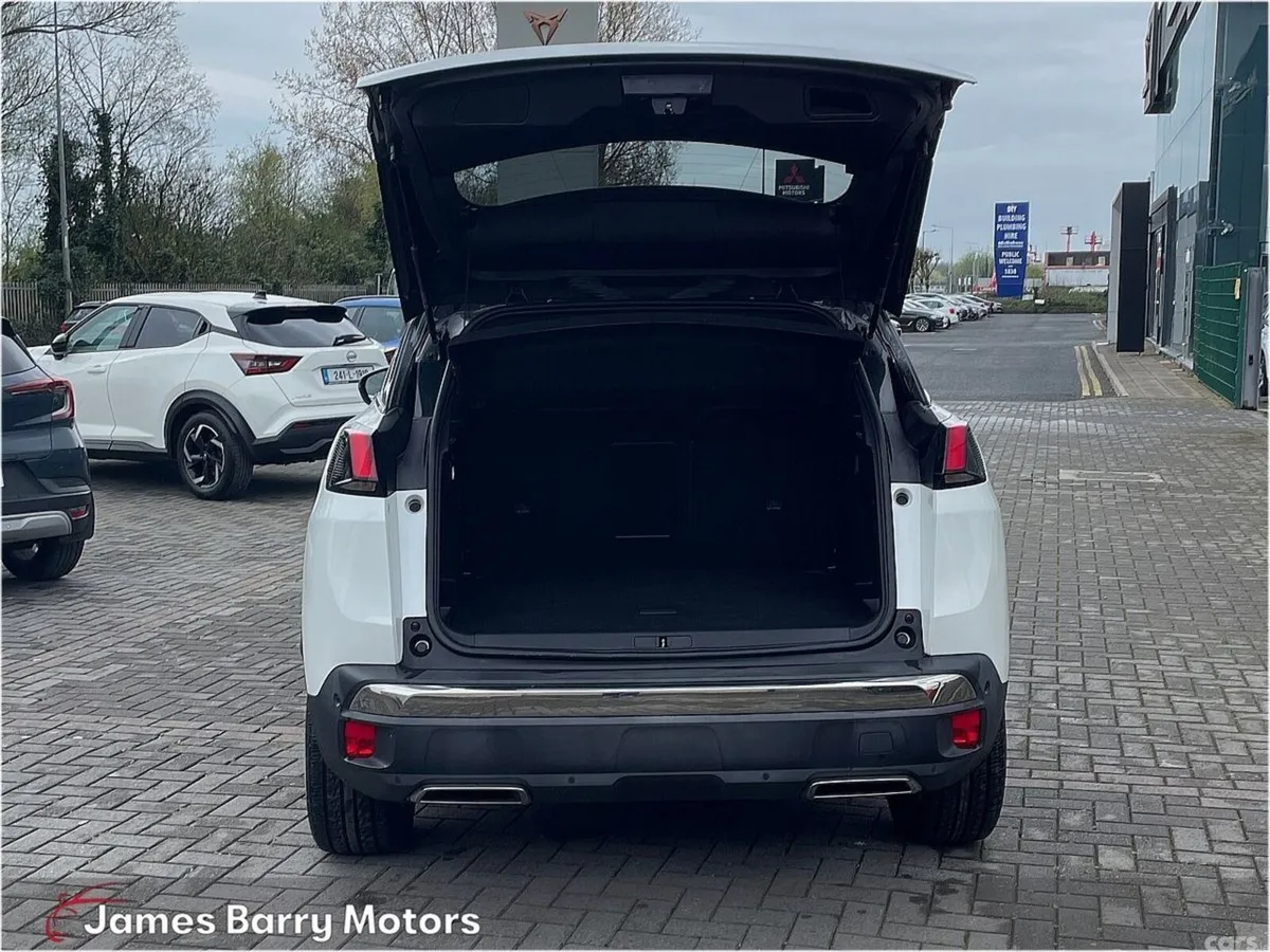 Peugeot 3008 MPV, Petrol, 2018, White