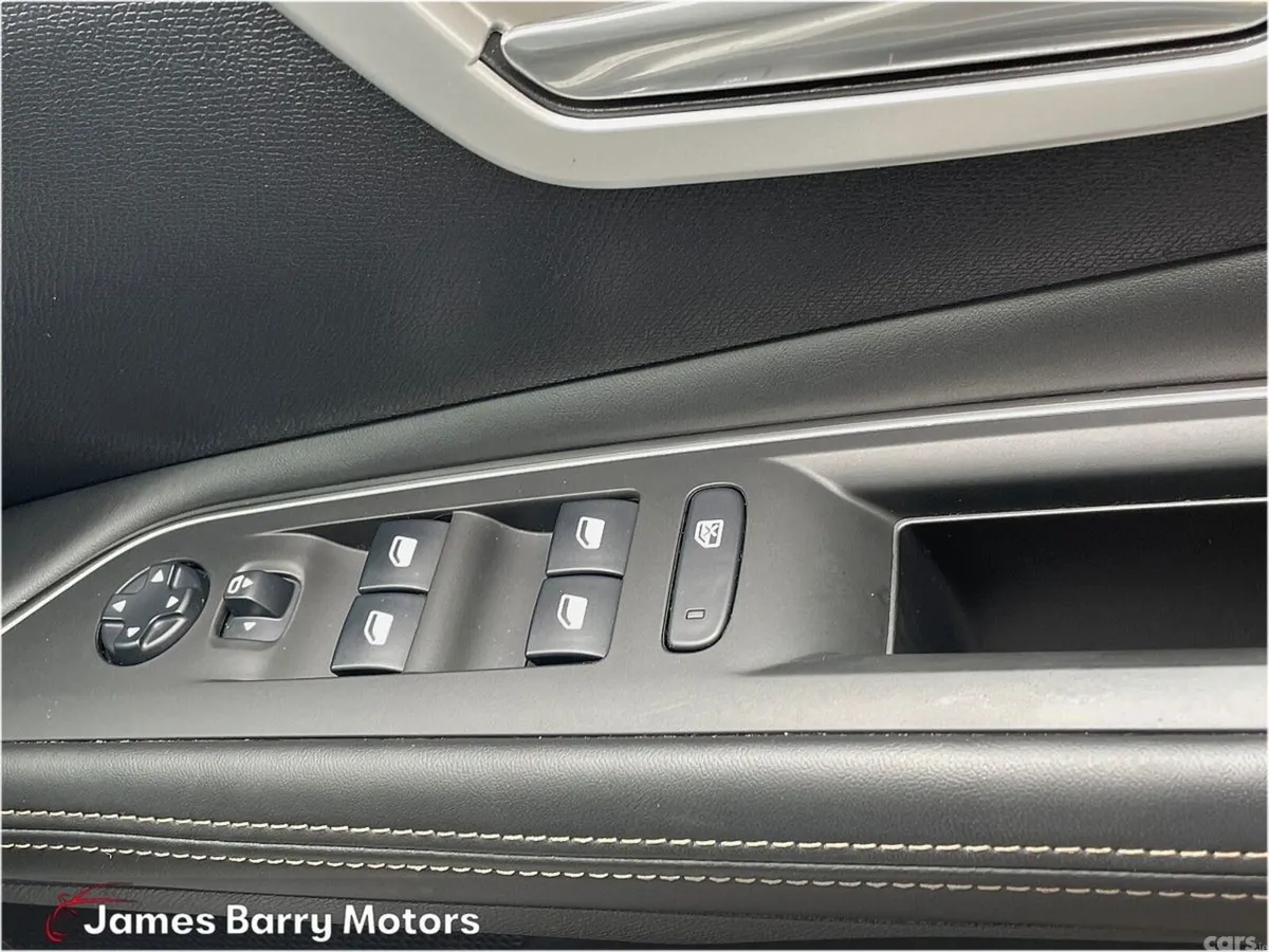 Peugeot 3008 MPV, Petrol, 2018, White
