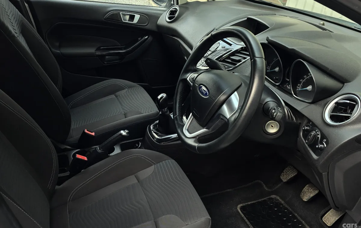Ford Fiesta Hatchback, Petrol, 2017, Silver