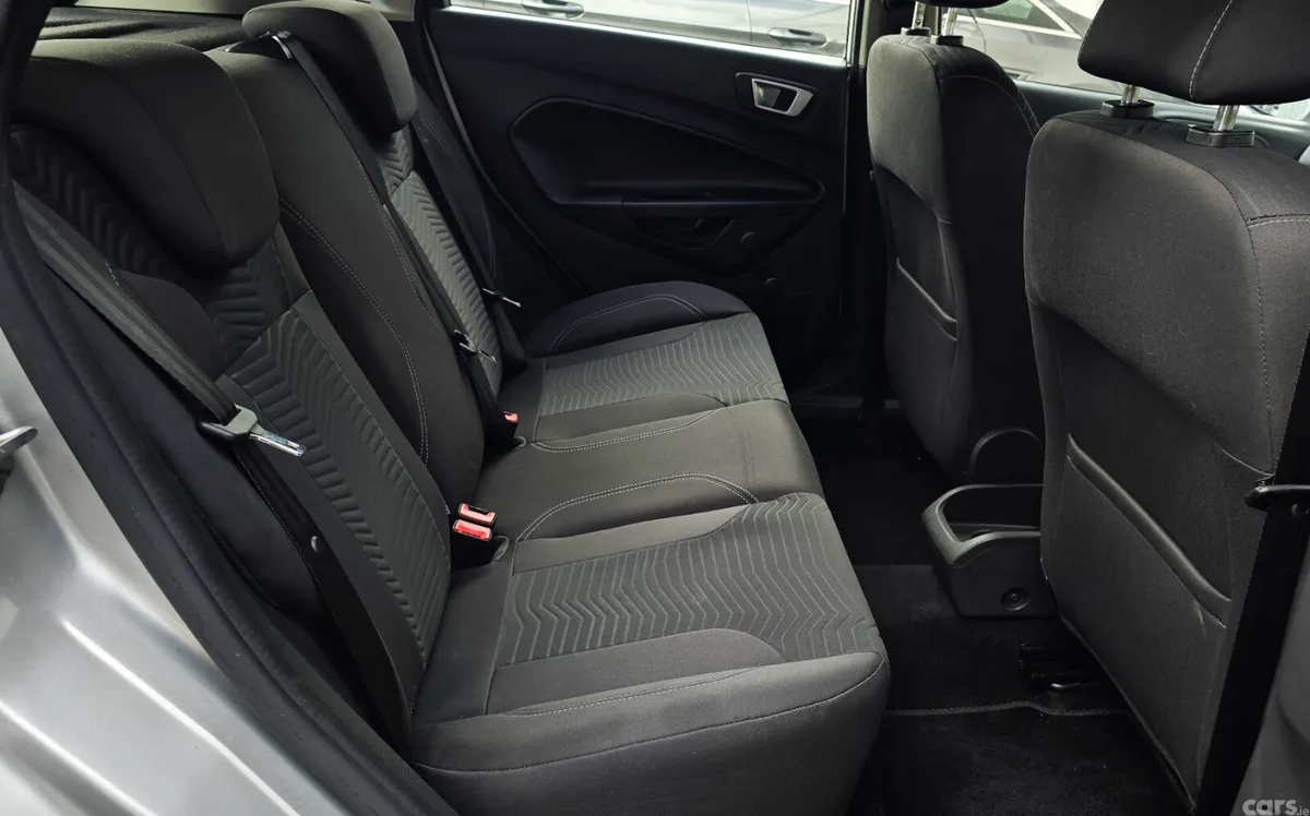 Ford Fiesta Hatchback, Petrol, 2017, Silver