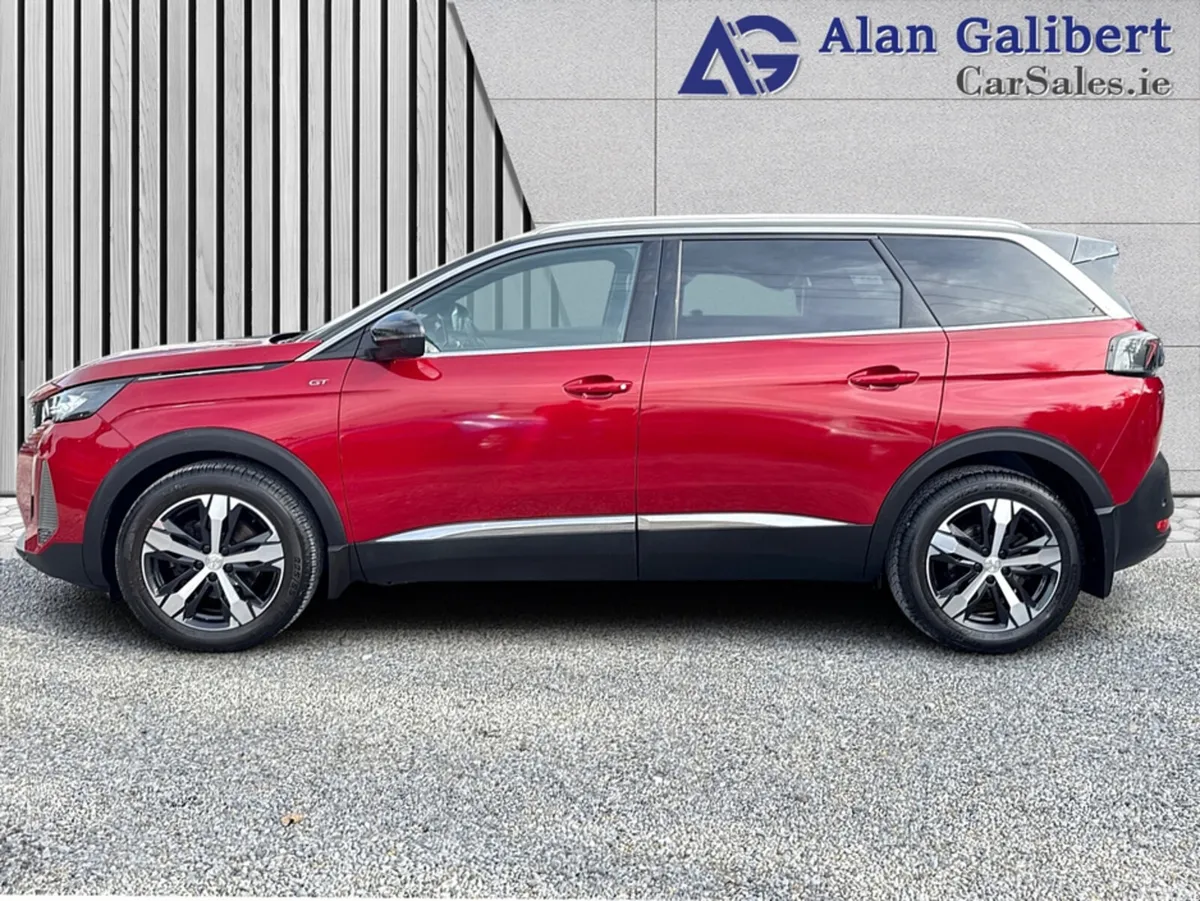 Peugeot 5008 MPV, Diesel, 2021, Red