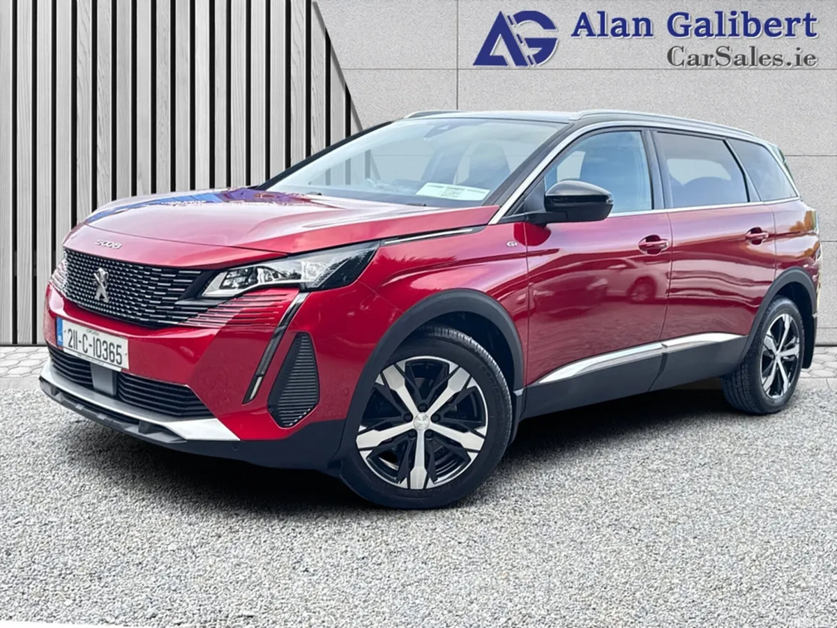 Peugeot 5008 MPV, Diesel, 2021, Red