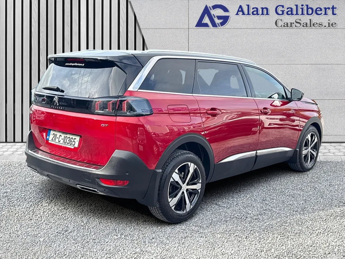 Peugeot 5008 MPV, Diesel, 2021, Red