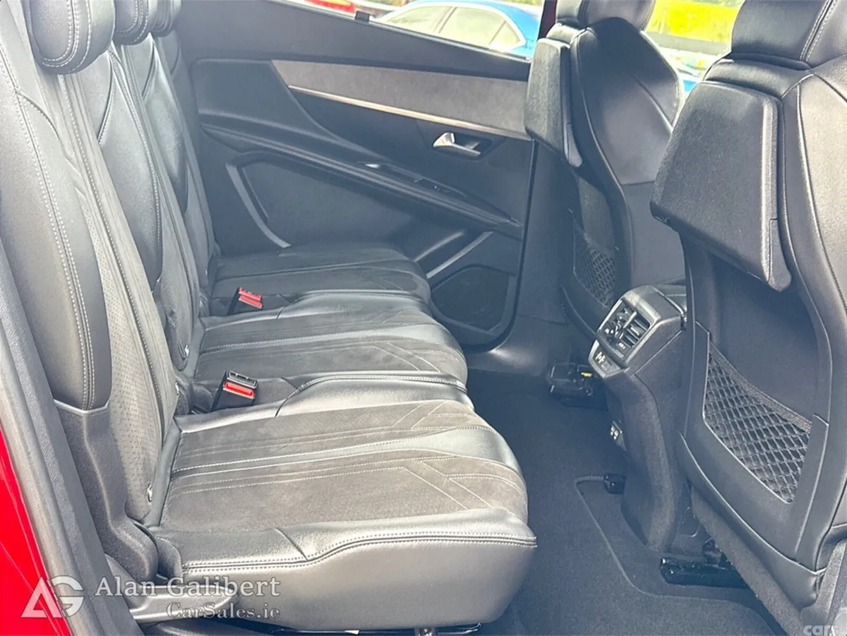 Peugeot 5008 MPV, Diesel, 2021, Red