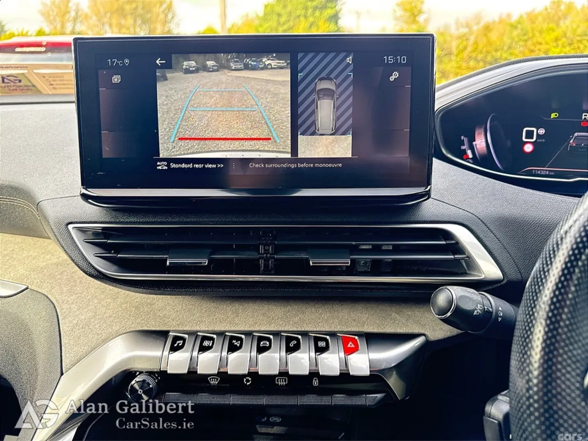 Peugeot 5008 MPV, Diesel, 2021, Red