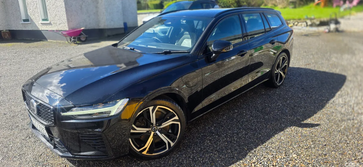 Volvo V60 Estate, Petrol Plug-in Hybrid, 2022, Black