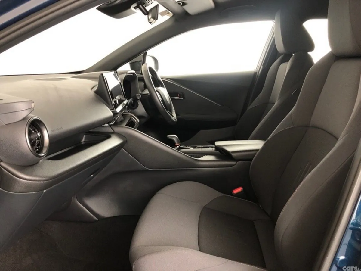 Toyota C-HR SUV, Petrol Hybrid, 2025, Blue