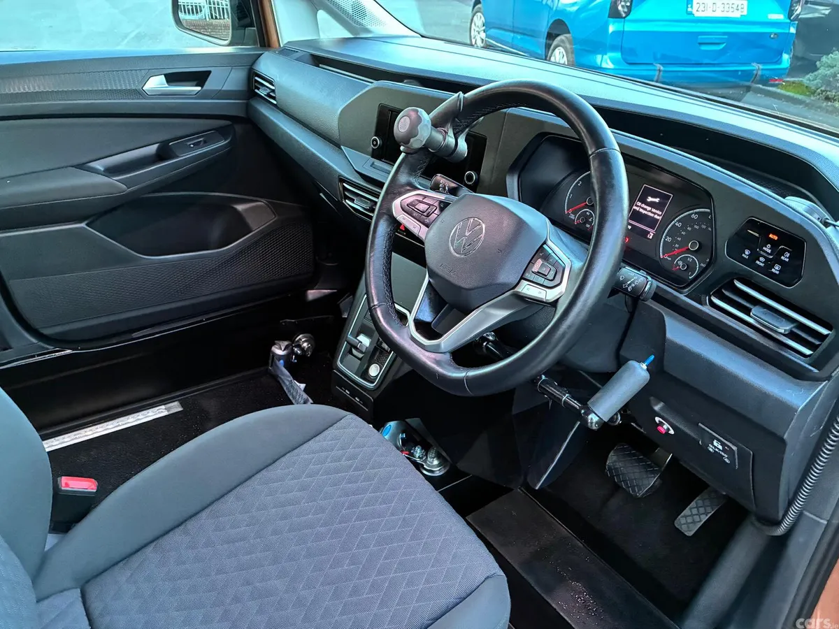 Volkswagen Caddy Maxi Life MPV, Petrol, 2023, Gold