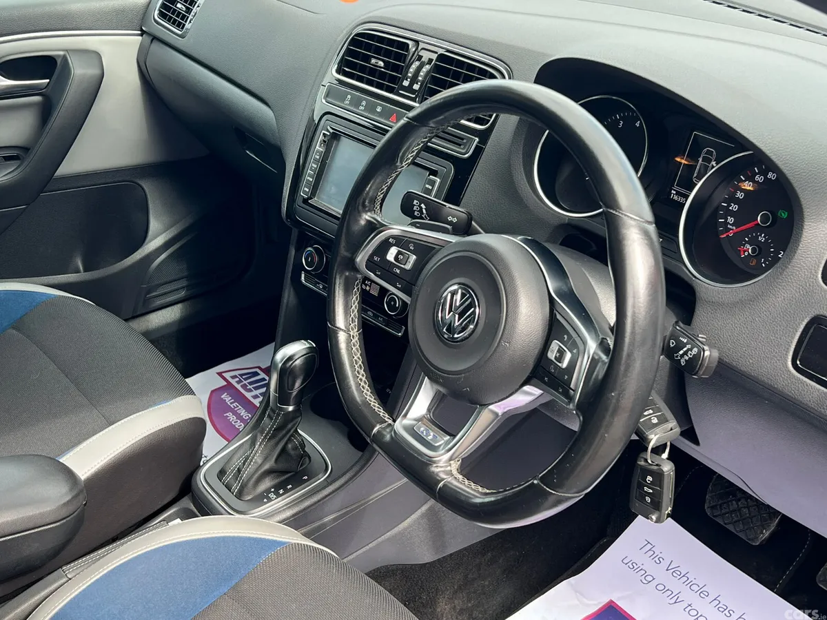 Volkswagen Polo Hatchback, Petrol, 2015, Blue