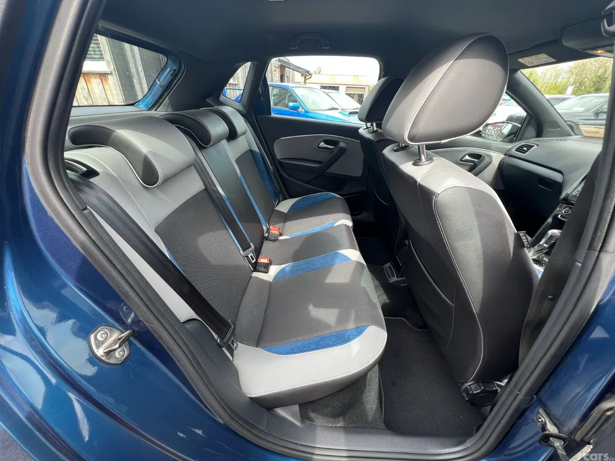 Volkswagen Polo Hatchback, Petrol, 2015, Blue