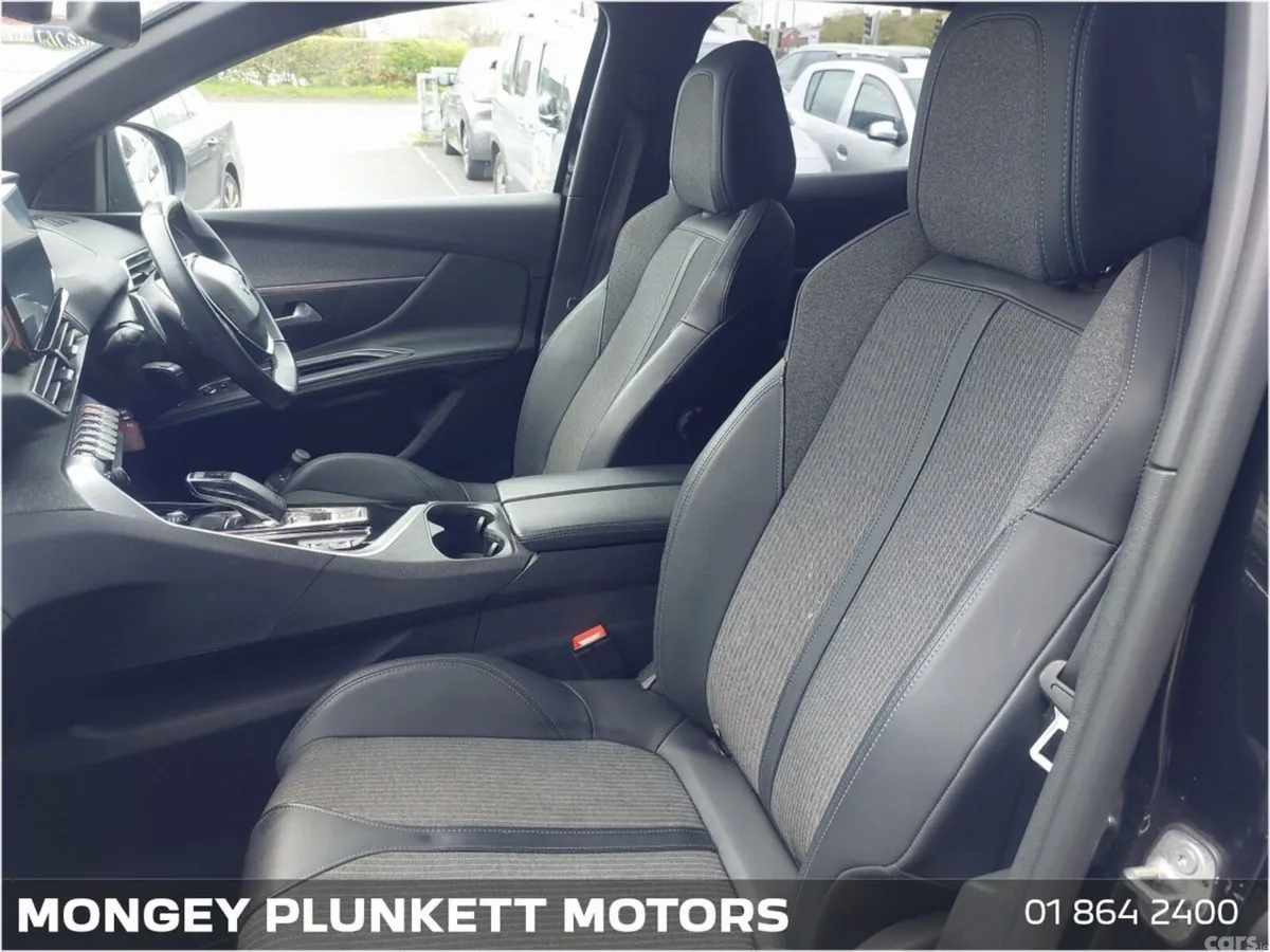 Peugeot 3008 MPV, Petrol, 2023, Black