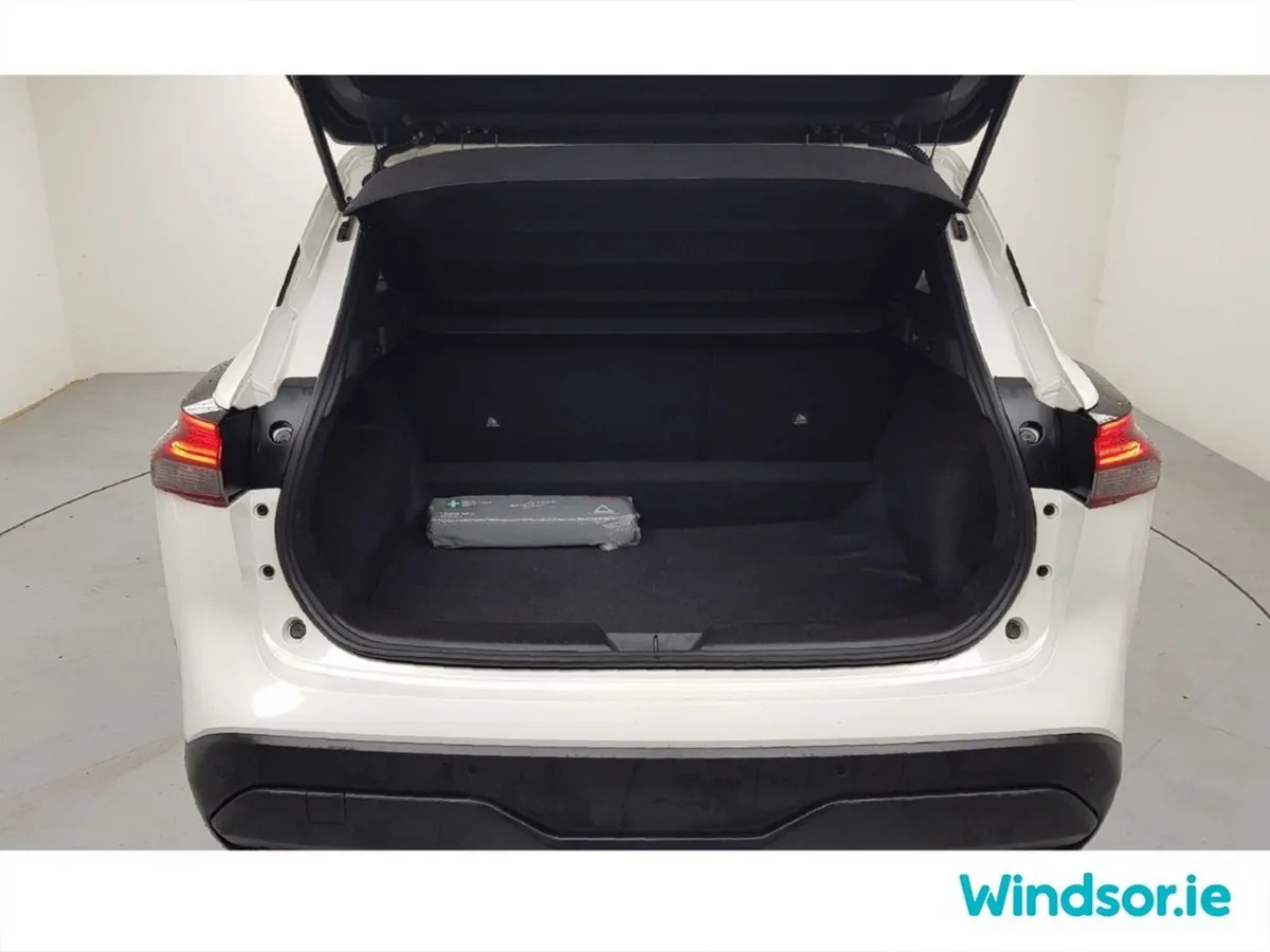 Nissan Qashqai MPV, Petrol, 2025, White