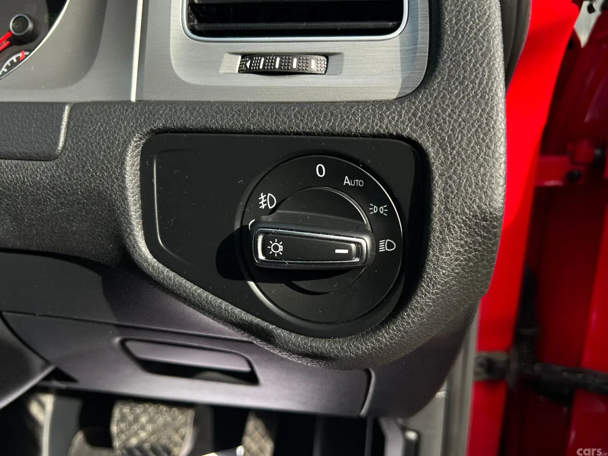 Volkswagen Golf Hatchback, Petrol, 2015, Red