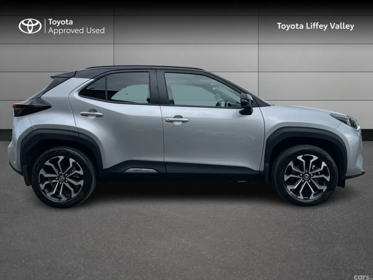Toyota Yaris Cross Hatchback, Petrol Hybrid, 2025, Silver