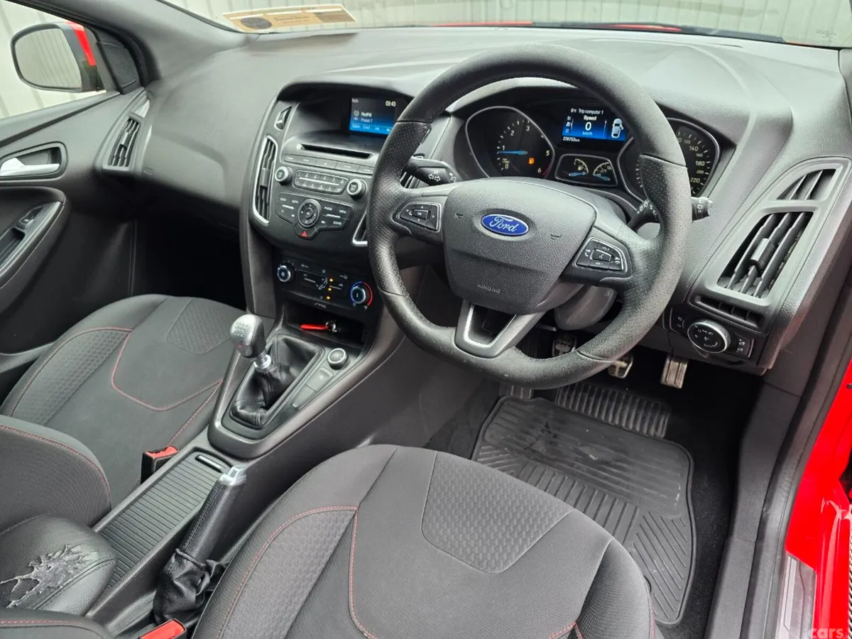Ford Focus Hatchback, Diesel, 2017, Red