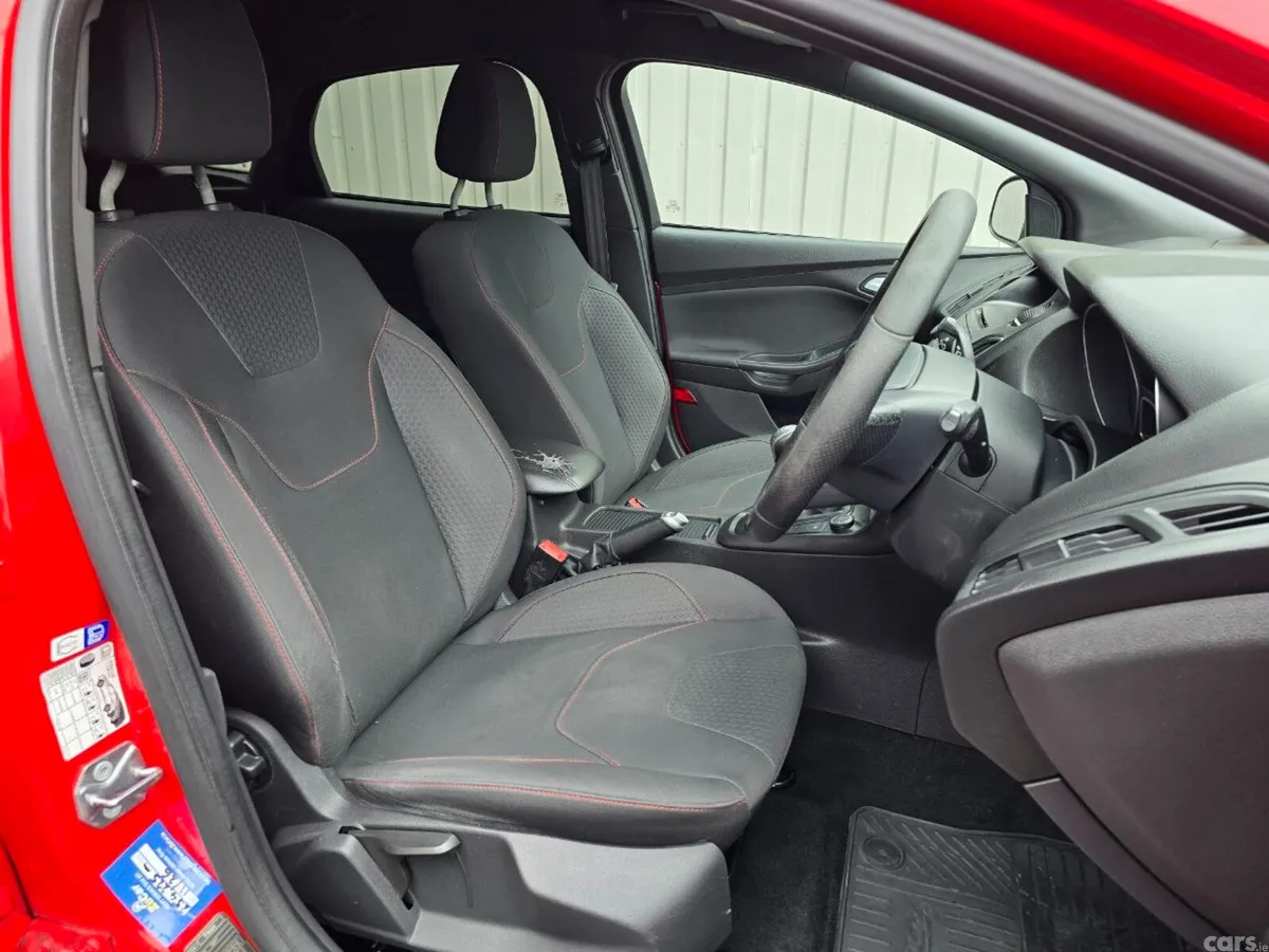 Ford Focus Hatchback, Diesel, 2017, Red
