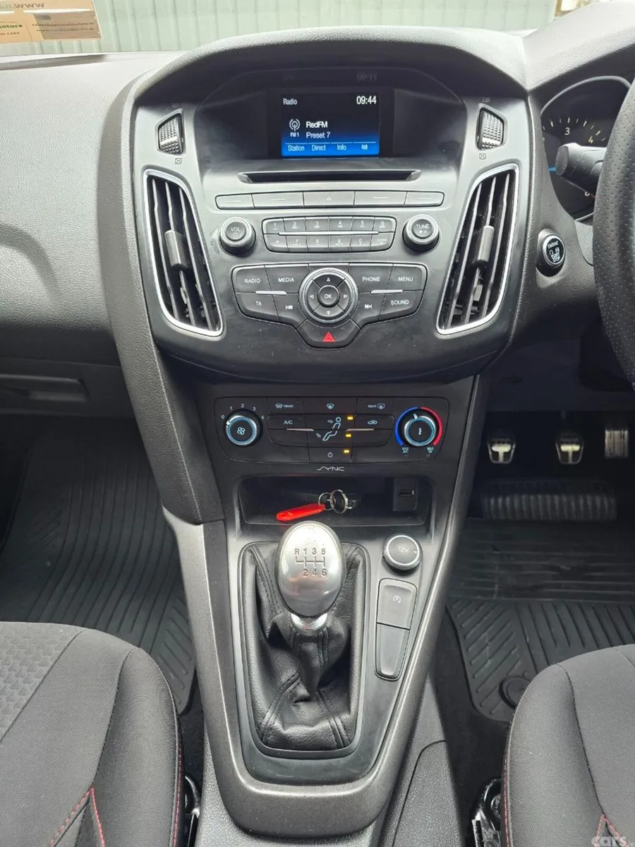 Ford Focus Hatchback, Diesel, 2017, Red