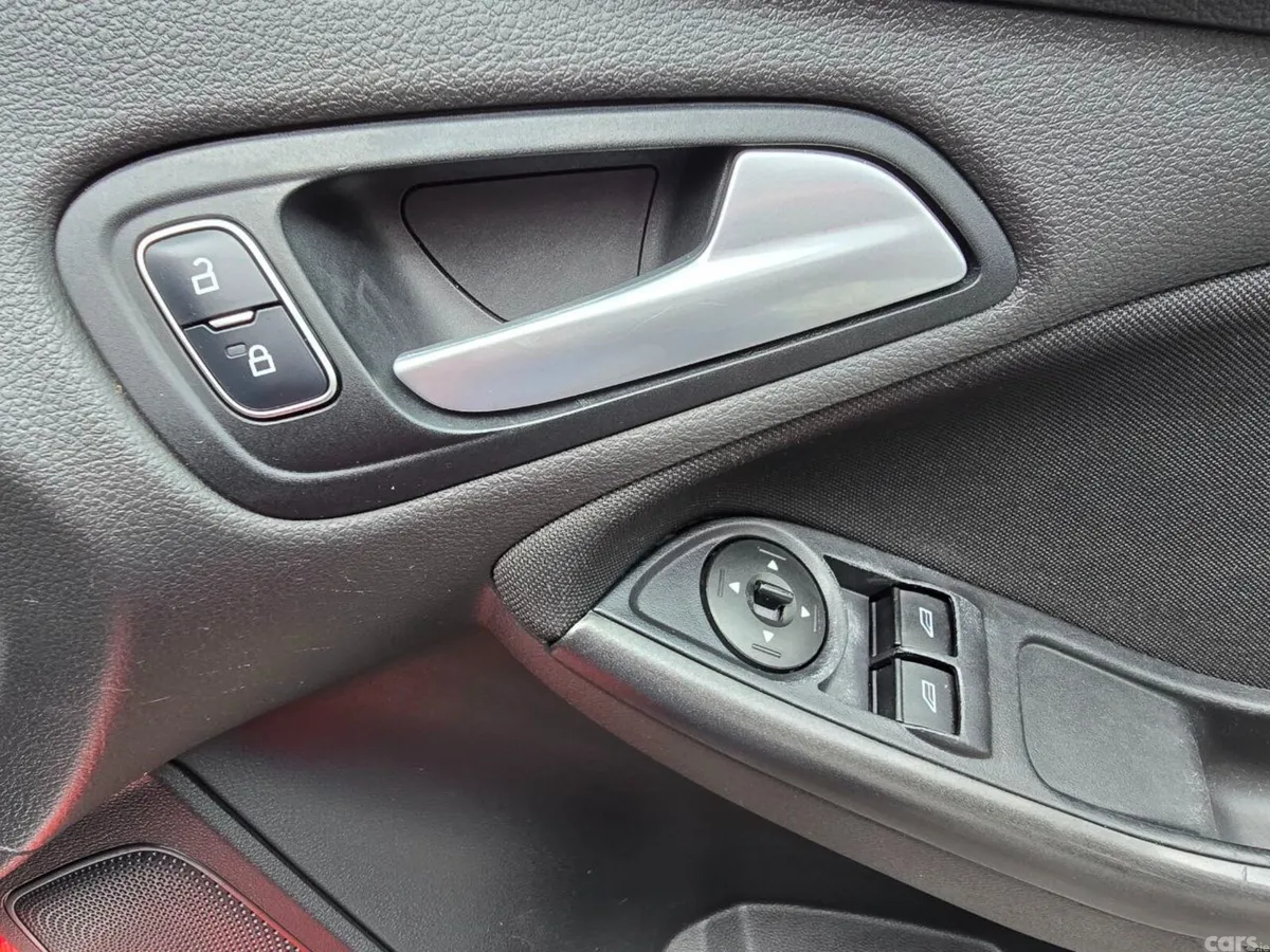 Ford Focus Hatchback, Diesel, 2017, Red