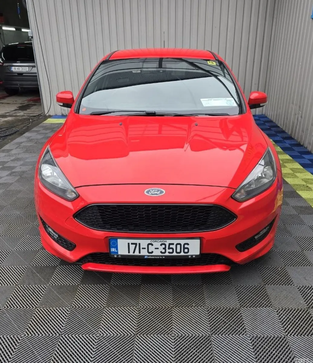 Ford Focus Hatchback, Diesel, 2017, Red