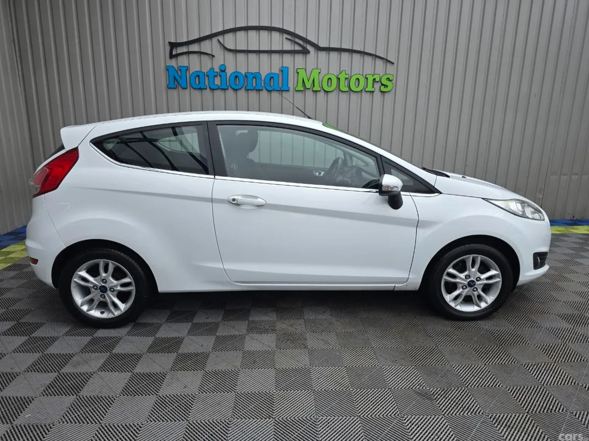 Ford Fiesta Hatchback, Petrol, 2015, White